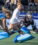 Kelsey Bing in actie voor Team VS tegen Joosje Burg van Oranje