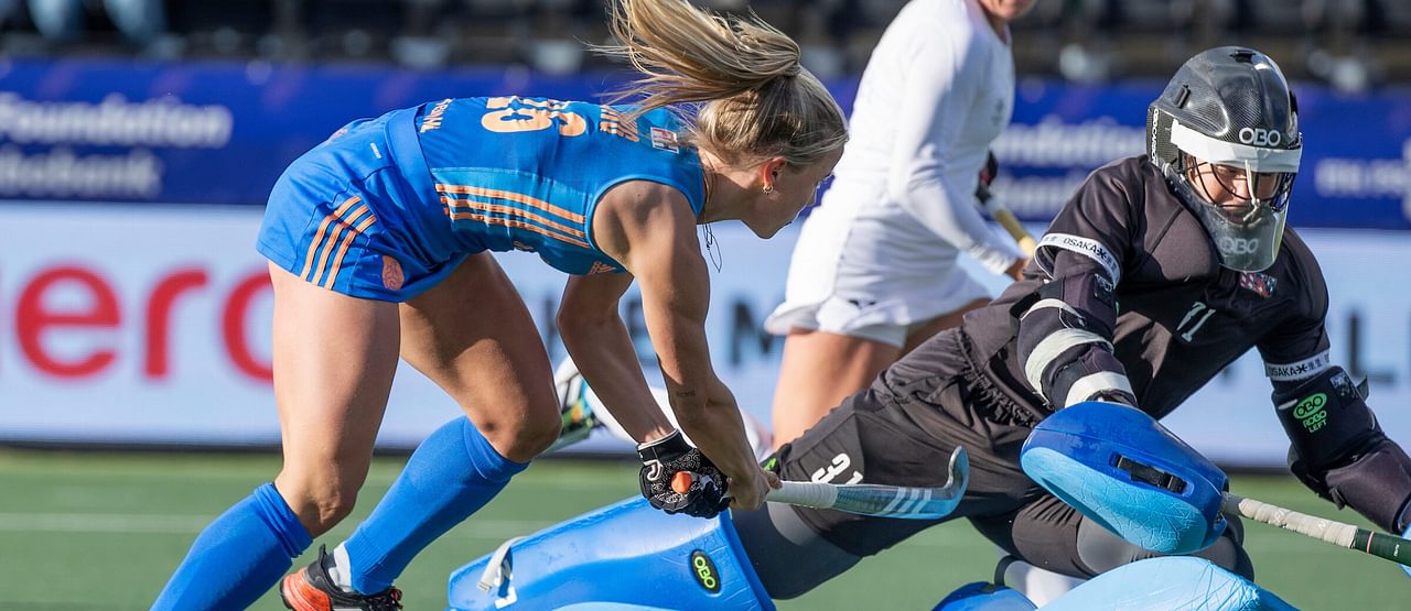 Kelsey Bing in actie voor Team VS tegen Joosje Burg van Oranje