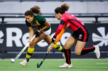 Yara Akkerman aan de bal tijdens Oranje-Rood-HDM