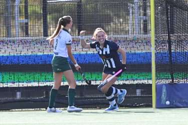 Hester van Veld viert haar doelpunt voor HDM tegen Rotterdam. Foto: Rob Römer