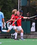 Vreugde bij Schaerweijde na een doelpunt tegen Laren