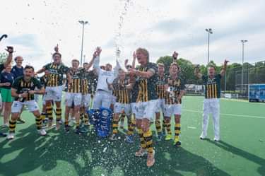 De champagne is ontkurkt door de heren van HDM