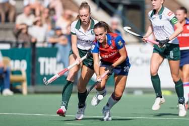 Jip Dicke aan de bal voor SCHC tegen Rotterdam