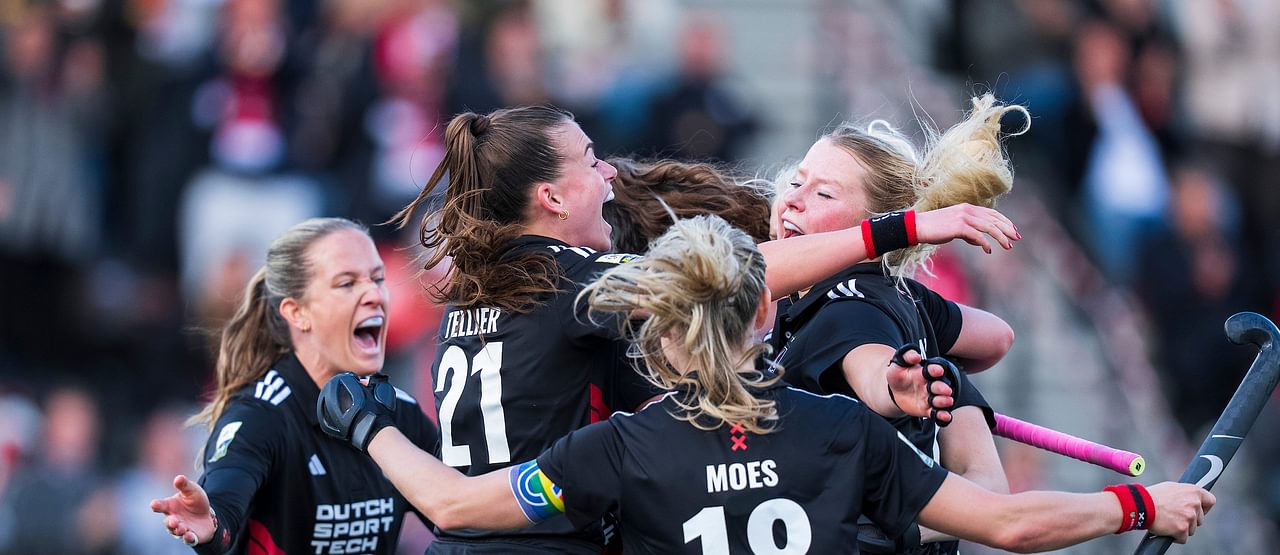 Blijdschap bij de dames van Amsterdam