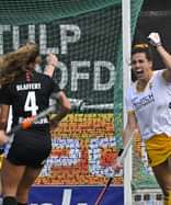 Frédérique Matla juicht na haar openingstreffer tegen Amsterdam