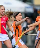 Oranje-Rood viert een doelpunt tegen Hurley. Foto: Bart Scheulderman