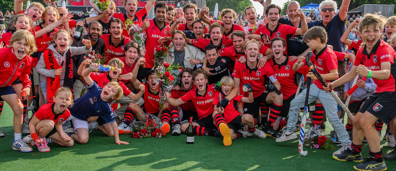 Schaerweijde viert promotie naar Tulp Hoofdklasse. Foto: Bart Scheulderman