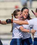 Blijdschap Mikki Roberts na haar doelpunt voor Tilburg