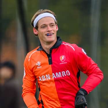 Struan Walker (Oranje-Rood) BS