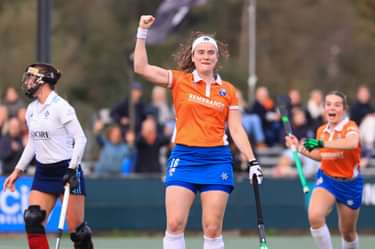 Vreugde bij Demi Hilterman na haar doelpunt tegen Tilburg