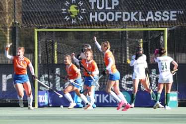 Bloemendaal juicht na de openingstreffer tegen Rotterdam