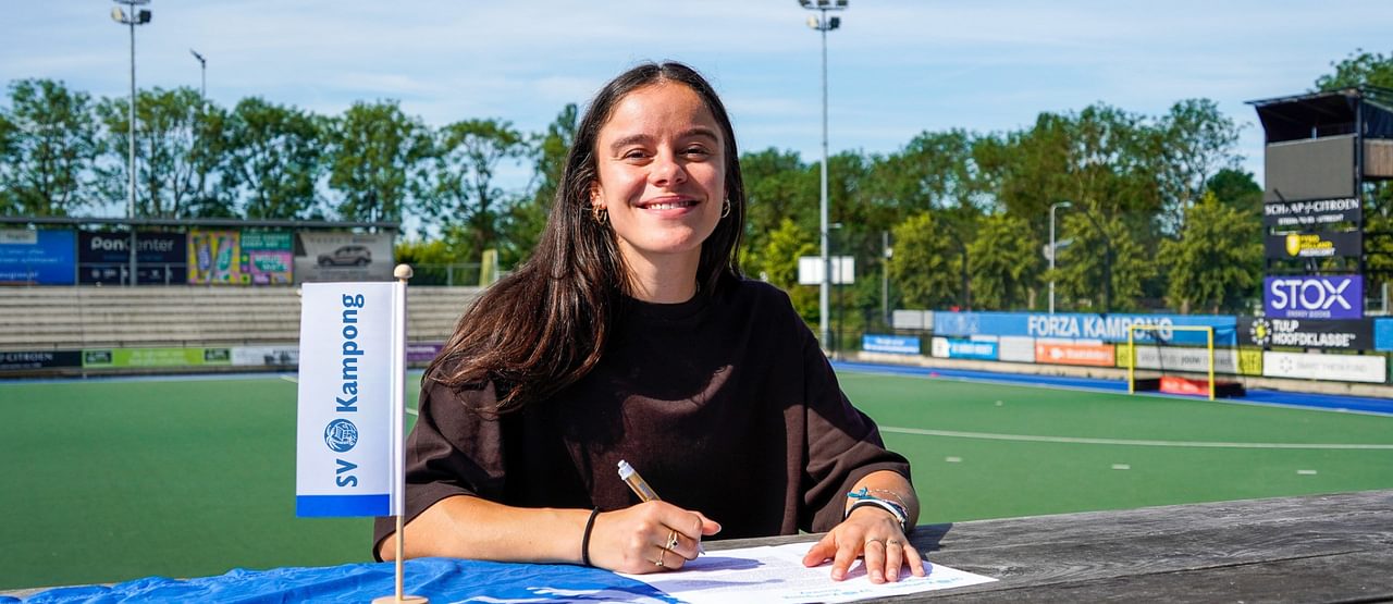 Mikki Roberts tekent bij Kampong
