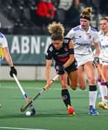 Maria Verschoor aan de bal tegen SCHC. Foto: Rob Römer
