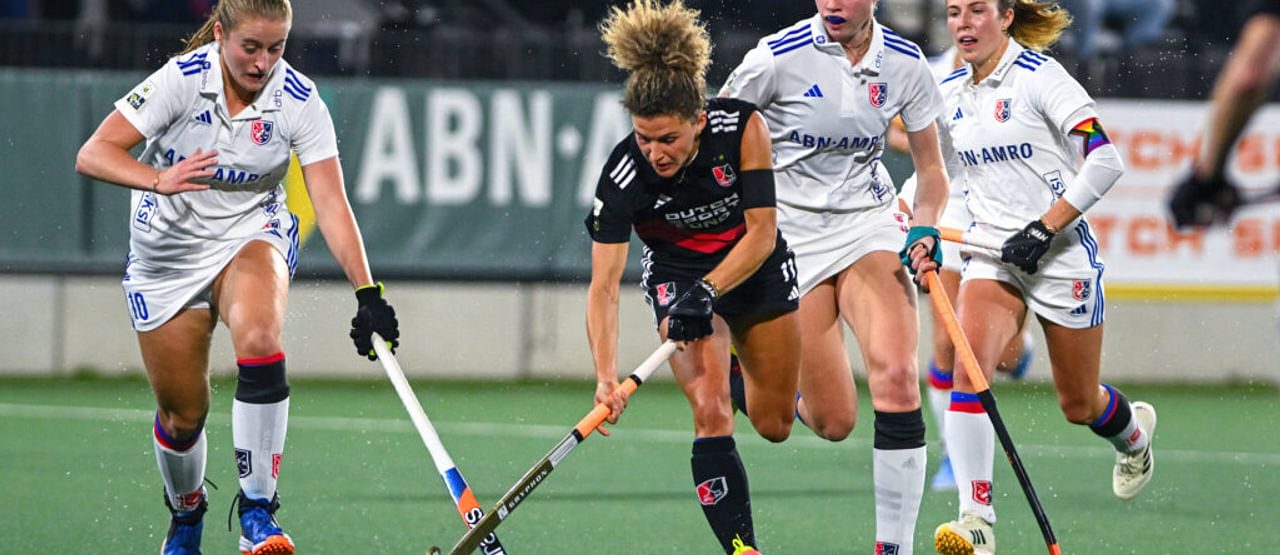 Maria Verschoor aan de bal tegen SCHC. Foto: Rob Römer