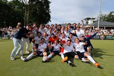 De heren van Tilburg vieren de promotie naar de Hoofdklasse