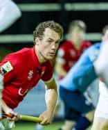 Casper van Loon in het shirt van Hurley