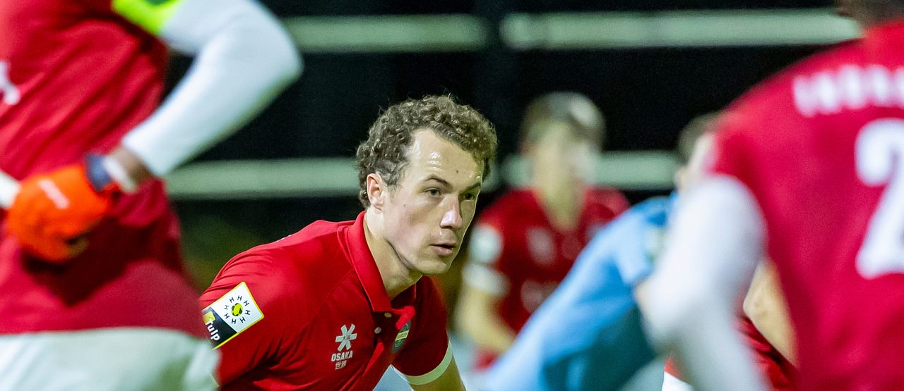 Casper van Loon in het shirt van Hurley