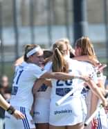 Blijdschap SCHC na een doelpunt tegen Den Bosch