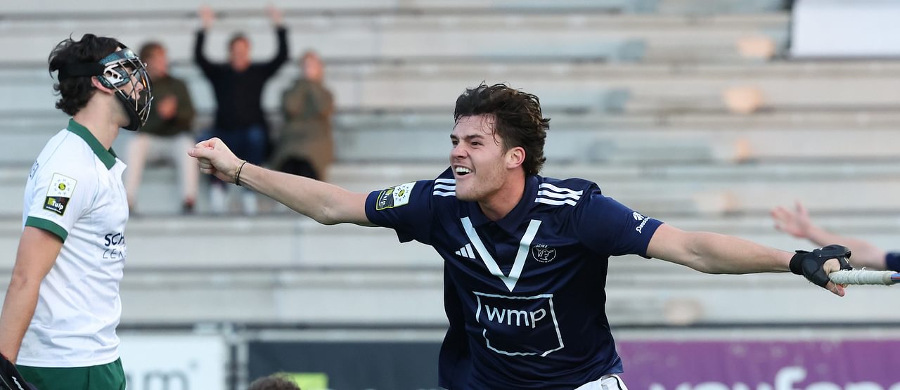 Miles Bukkens scoort voor Pinoké tegen Rotterdam