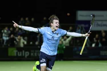 Kjell Bakker na een doelpunt van Nijmegen tegen Hurley. Foto: Willem Vernes