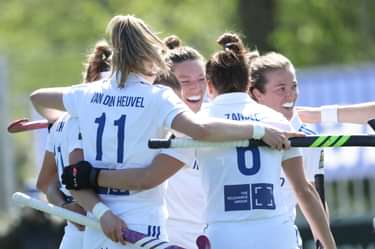 Vreugde bij SCHC na de treffer tegen Amsterdam. Foto: Willem Vernes